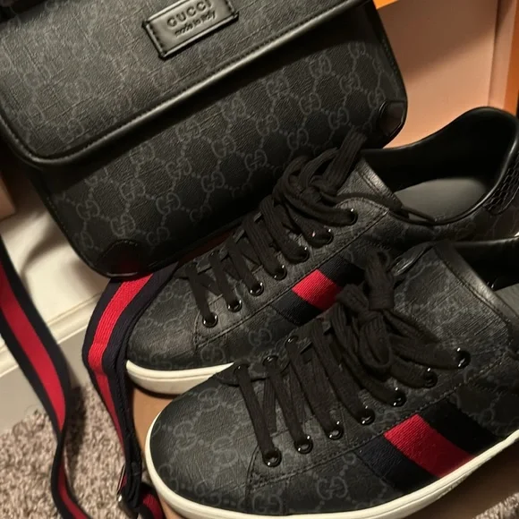 Authentic Gucci sneakers with crossbody belt bag - Picture 2 of 3